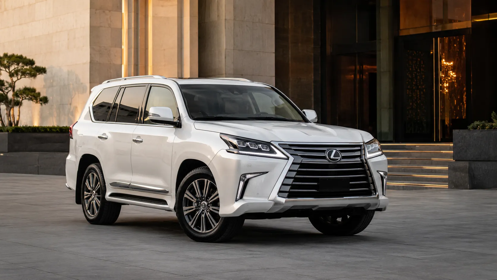 لکسوس LX 570 در مسیر خارج جاده