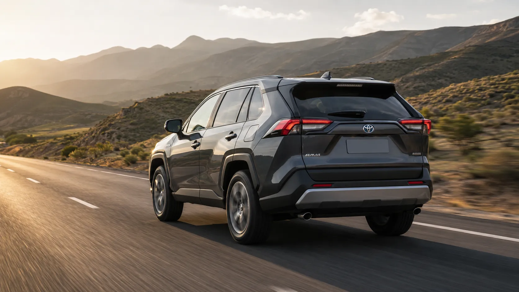 تویوتا RAV4 در جاده بین شهری