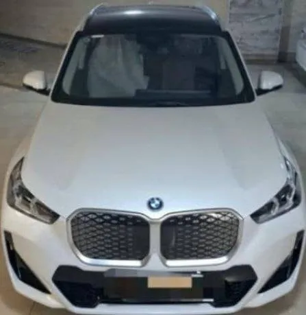 بی ام و IX1 برقی
