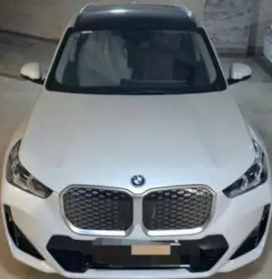 بی ام و IX1 برقی
