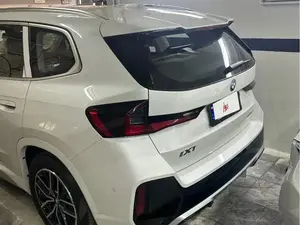 بی ام و IX1 برقی