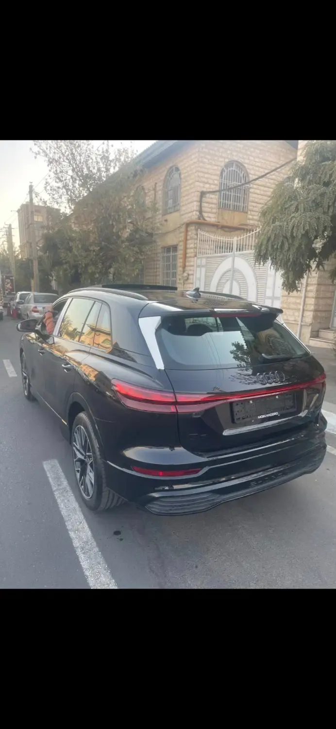 آئودی Q5 E-tron