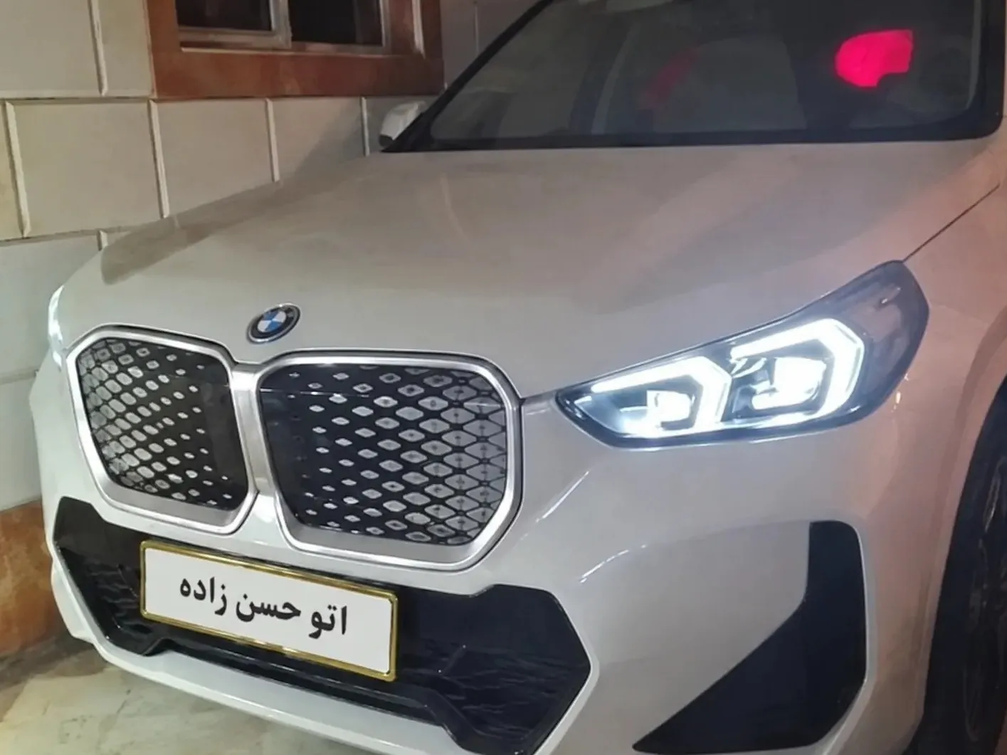 بی ام و IX1 برقی