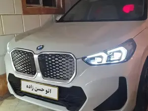بی ام و IX1 برقی