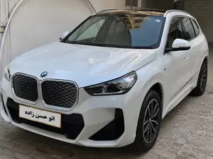 بی ام و IX1 برقی