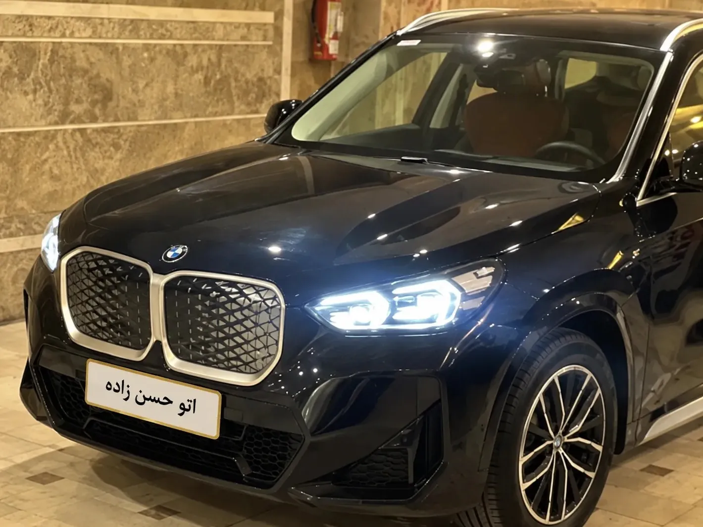 بی ام و IX1 برقی