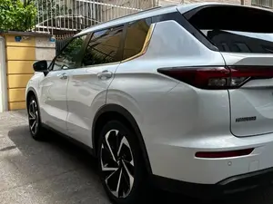 میتسوبیشی اوتلندر تک دیفرانسیل H لاین