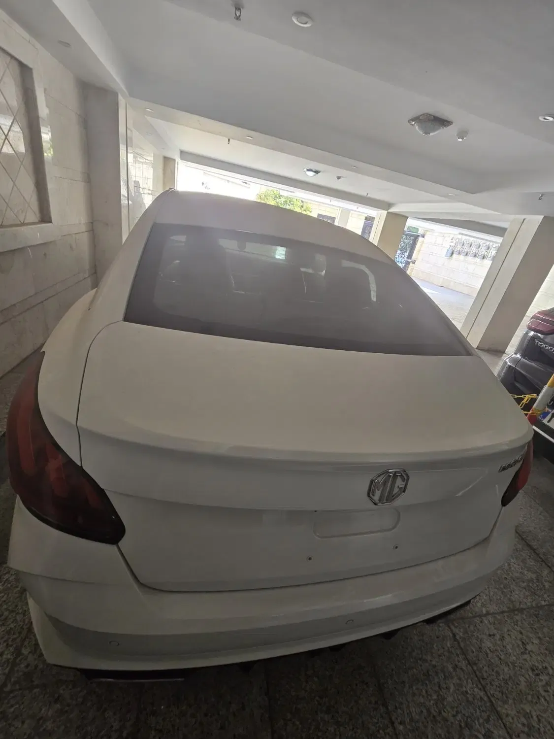 ام جی GT ساده