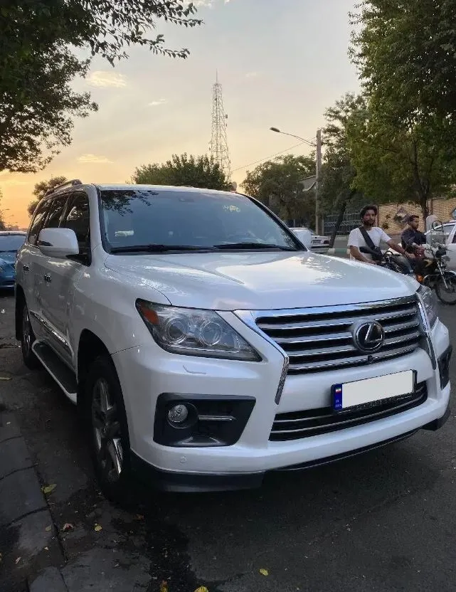 تویوتا لکسوس LX 570