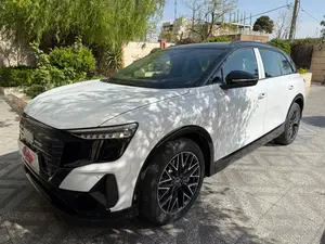 آئودی Q5 E-tron