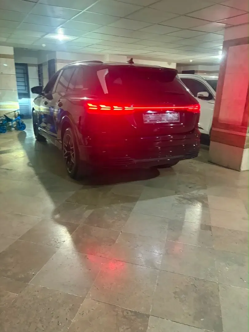 آئودی Q5 E-tron