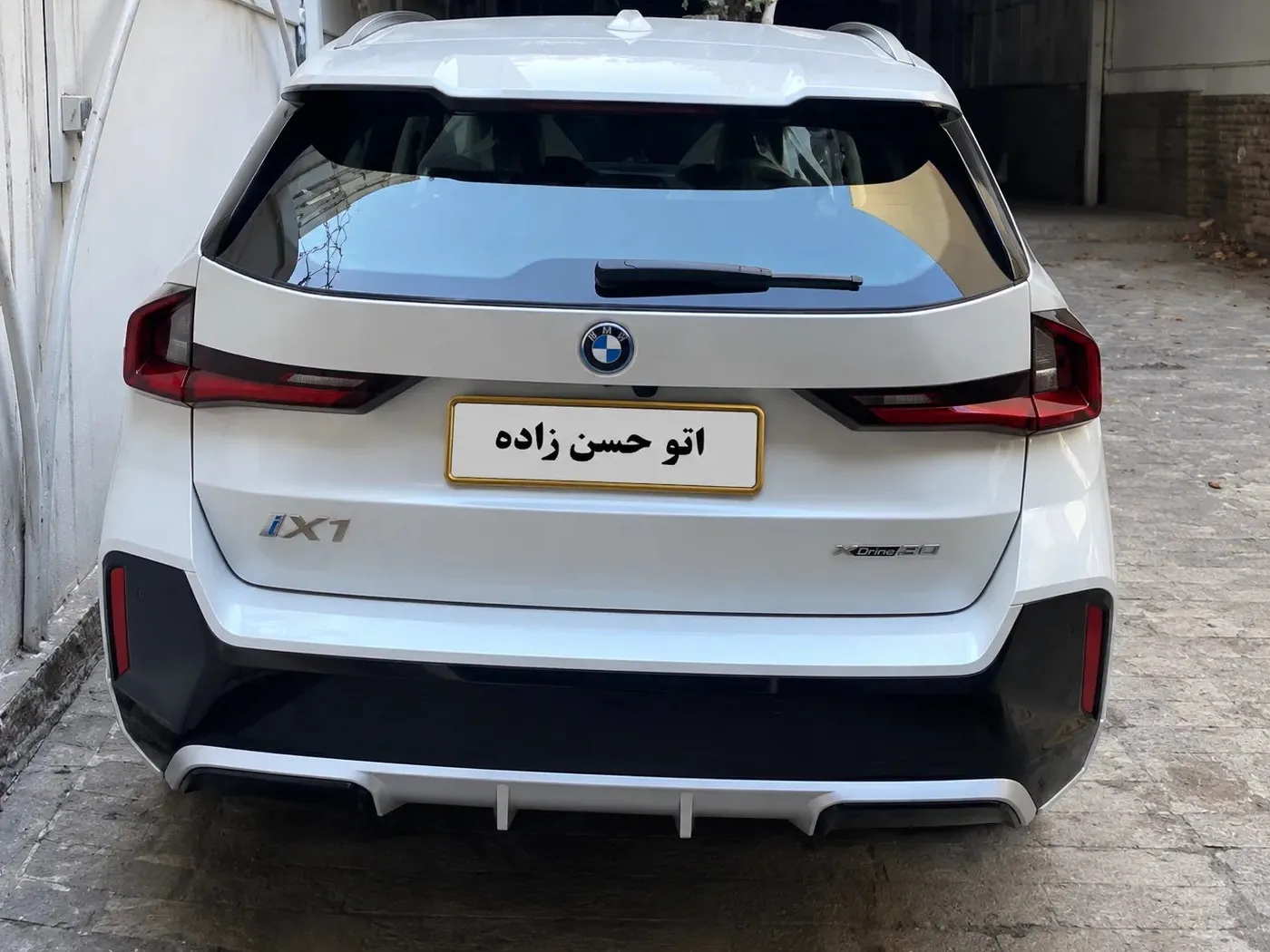 بی ام و IX1 برقی