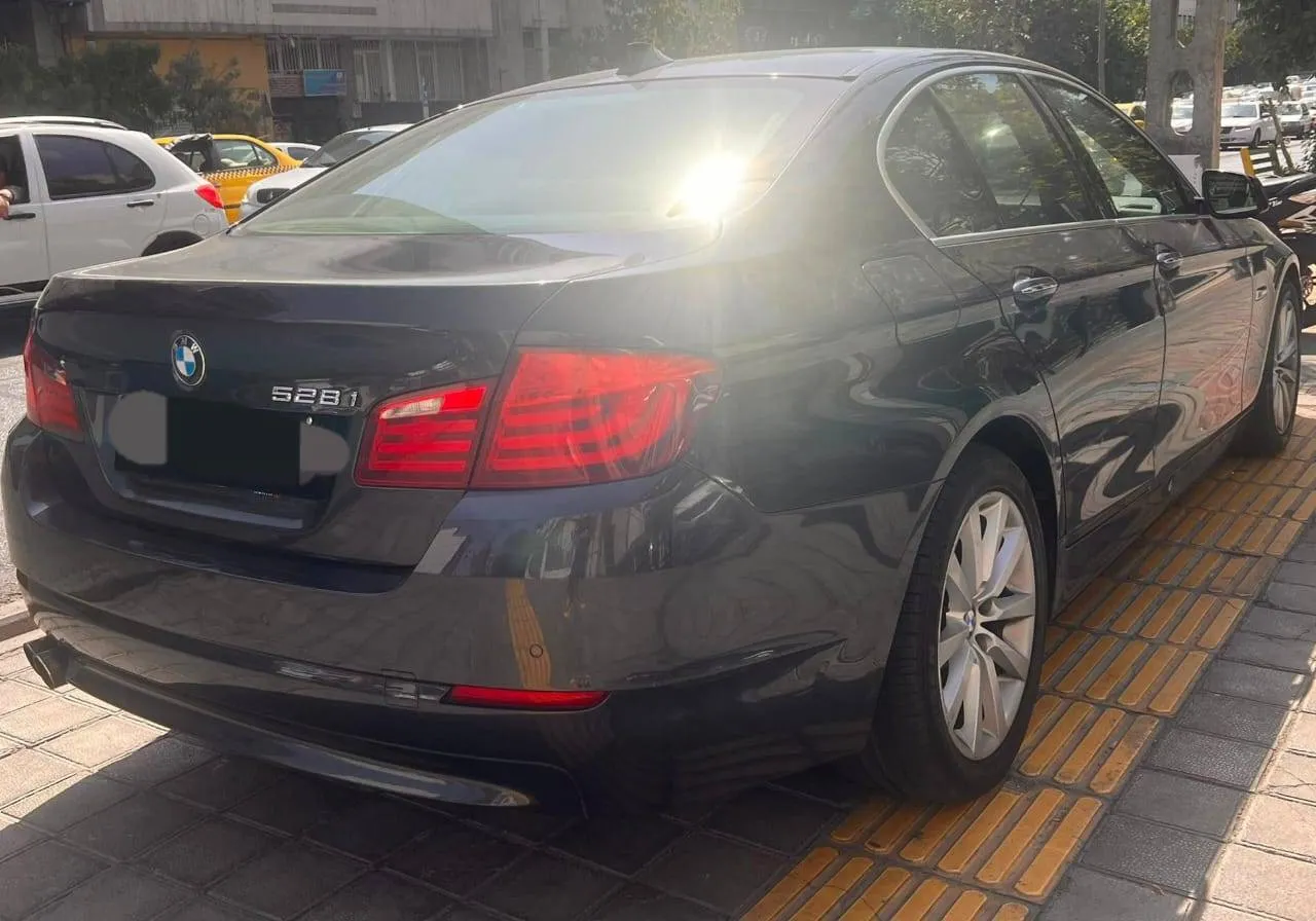 بی ام و سری 5 سدان 530i