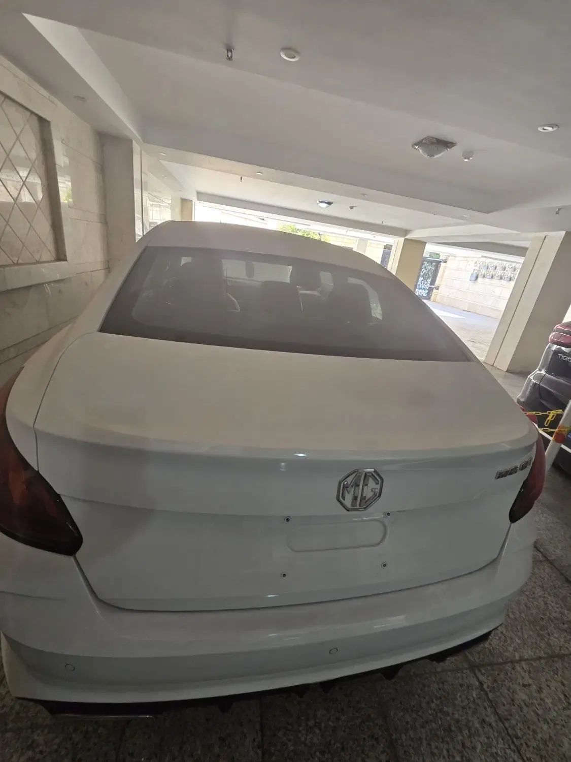 ام جی GT ساده