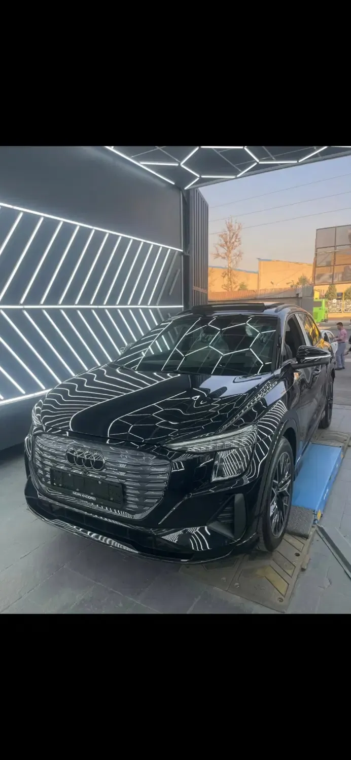 آئودی Q5 E-tron