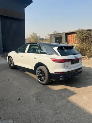 آئودی Q5 E-tron