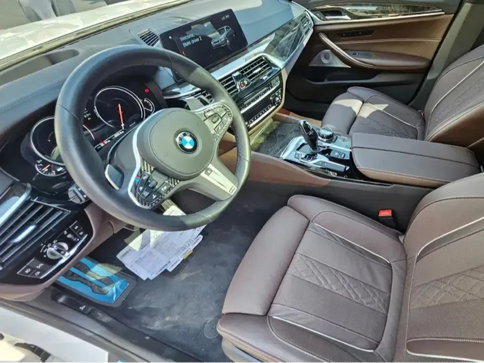 بی ام و سری 5 سدان 530i