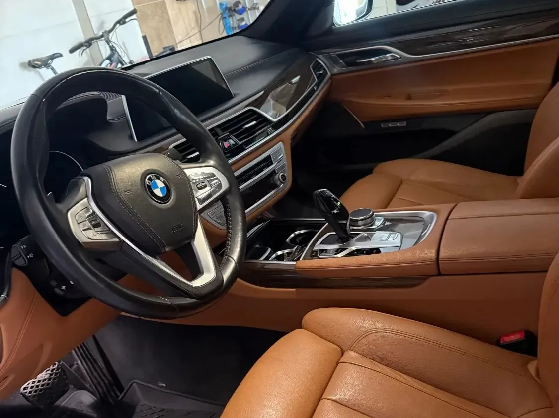 بی ام و سری 7 730li