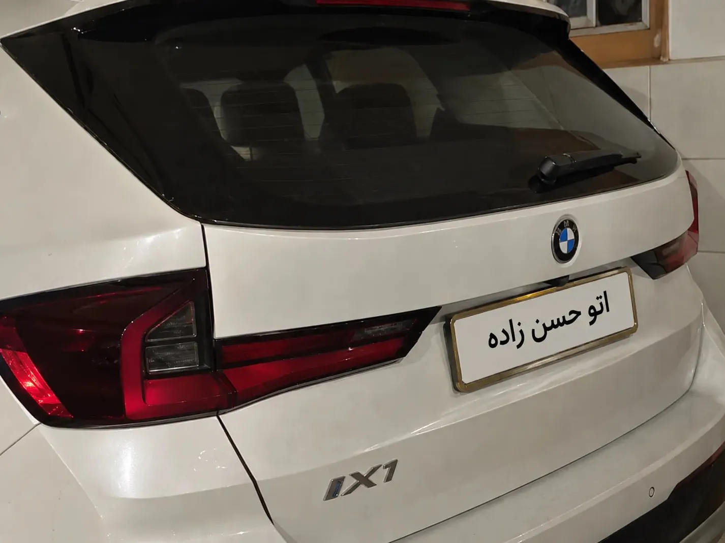 بی ام و IX1 برقی