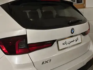 بی ام و IX1 برقی