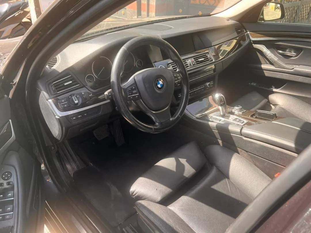 بی ام و سری 5 سدان 530i