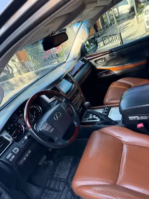 تویوتا لکسوس LX 570